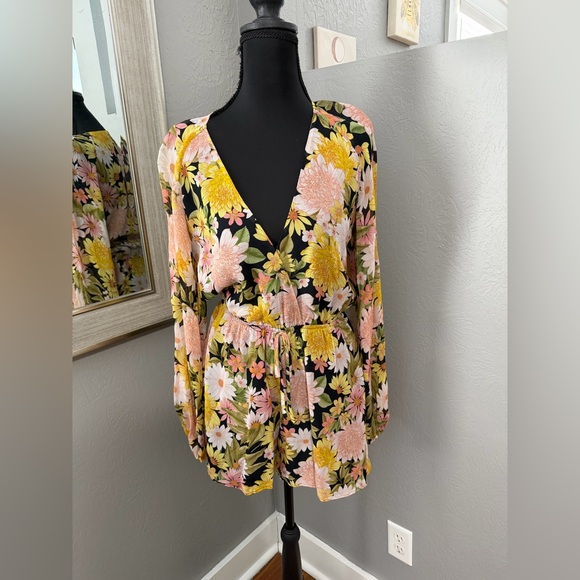 NWOT Yumi Kim Naomi Sunny Valley Black Bohemian Romper Small . - Picture 3 of 9